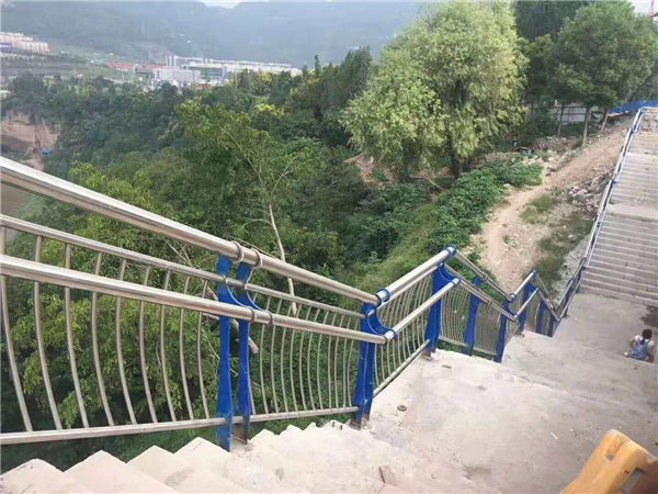 武汉不锈钢复合管护栏的特点与优势