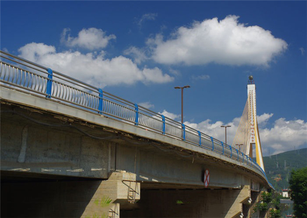 武汉304不锈钢桥梁护栏：安全、耐用与美观的完美结合