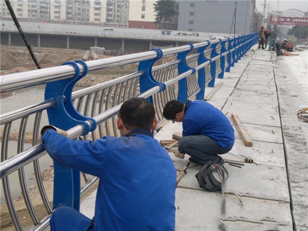 武汉不锈钢桥梁护栏除锈维护的重要性及其方法